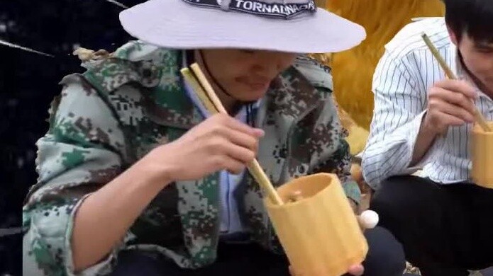 Three Huanongs (brothers) under the moon!