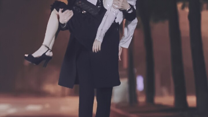 Dulu, cukup dengan menggendong seorang putri saja, aku sudah bisa menjadi dewa! Hingga kini belum ad