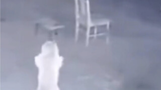 Kucingku menari di malam hari