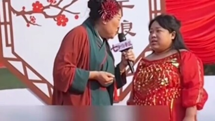 23-year-old man sets numerous conditions at a blind date; girl takes the stage to pursue him but is 