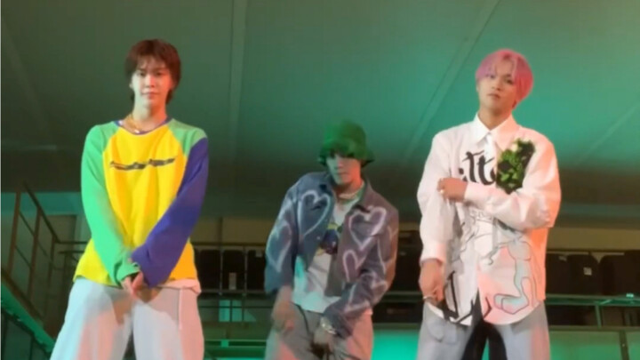 2 Baddies 👬 1 Porsche 🏎 NCT127Challenge【驰驰】2 Baddies Ahhhhhhhh I'm looking forward to it so much! ! 