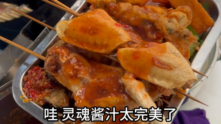 In Xinying Town, Lingao County, Hainan: Street-stall desserts for just 5–6 yuan a bowl + Hainan-styl