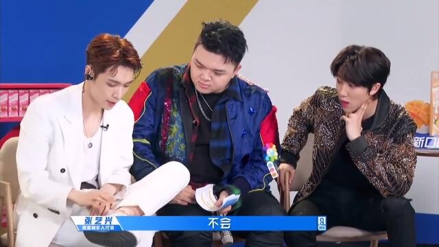 سأل آي فوجيني يي شين عما إذا كان سيشمّ رائحة قدميه إن لم يرتدي جوارب. كيف لـ “تساي تساي” أن تكون له 