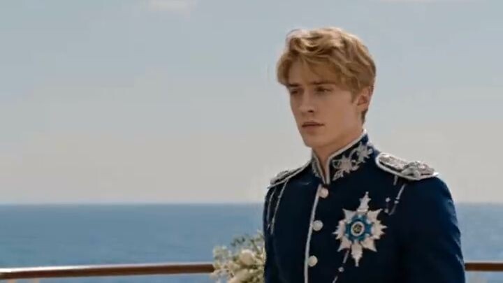 Sneak Me in Your Closet Love at First Ship
