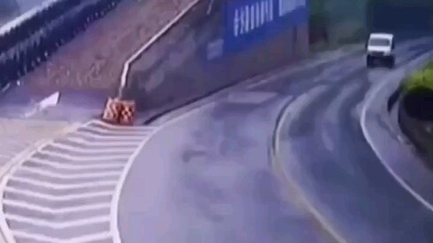 Ngay cả Conan đến cũng phải xem camera giám sát!