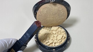 "Sederhana sekali, malah retak"