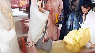 เต็มเรื่อง นักวิทย์สาวทะลุมิติในร่างสาวอ้วน ประดิษฐ์ของสุดไฮเทคชวนตะลึง และพาทั้งวังแดนซ์กระจาย