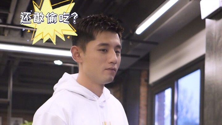 [Zhang Jike] I’m a pro at helping people lose weight.
