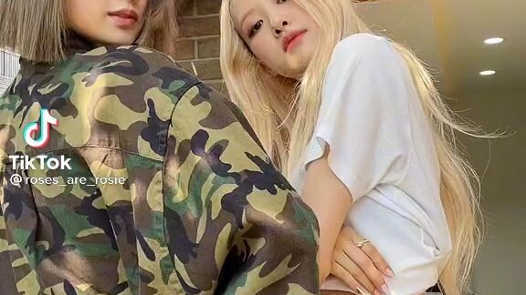 Blackpink Lisa and rosé