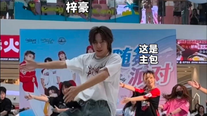 原来主包去年今日也在专注梓豪。