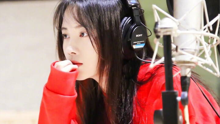 My sister’s audio editor… the pay isn’t great, is it? [A collection of Ju Jingyi’s studio sessions]
