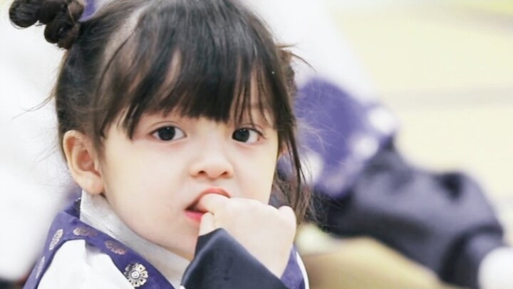 Now THIS is what I call juice-level beauty! How the heck do you just… get a girl this hot?