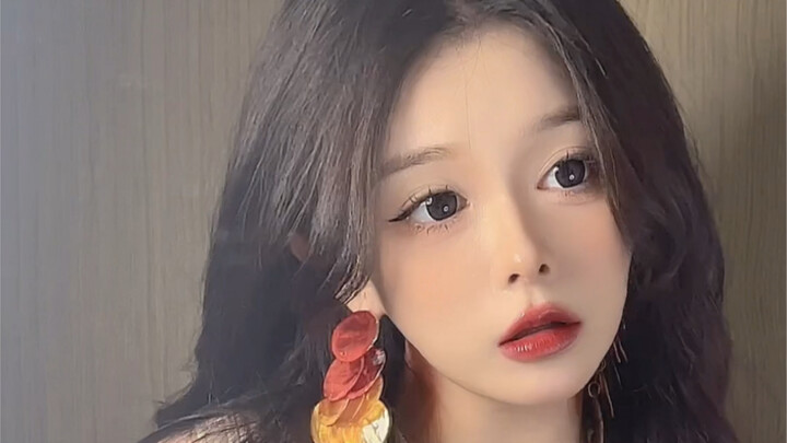 The Difference Between Chinese and Japanese Girls Buying Secondhand Items