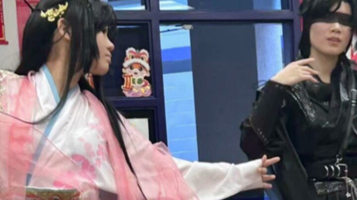 Cosplay thành Heihua và nhảy "Empty Stage Play" tại Mega Bloks?