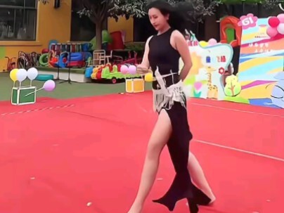 六一儿童节，这位家长的表演可还行