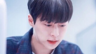 [From a distance, it looks like a blue spring] "Even if I like it, I don't have the energy to confes