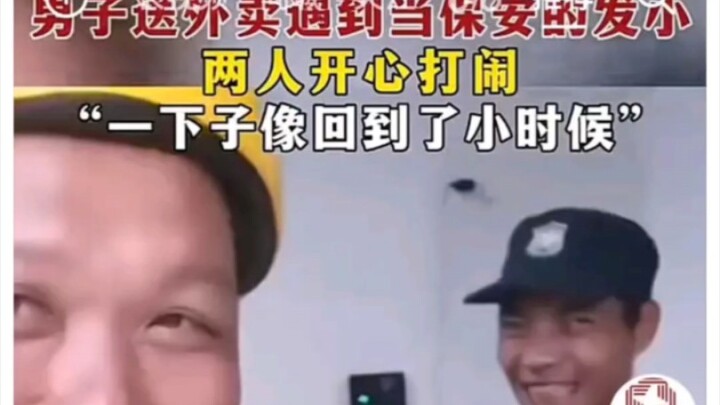 “Người đàn ông giao đồ ăn tình cờ gặp cậu bạn thân giờ làm bảo vệ”