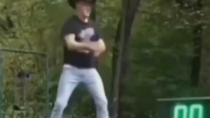 Dapatkan 100 undian gratis saat Anda masuk #whitetalent