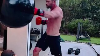 "Thor" Chris Hemsworth's Avengers 5 warm-up video is released!
