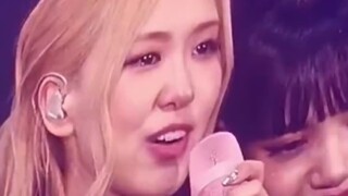 "Dia tidak akan membiarkanmu menyadarinya, setidaknya tidak di atas panggung" itulah Park Chaeyoung 