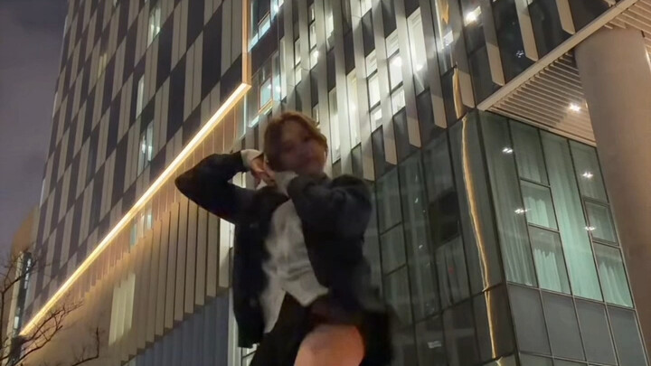 Full-mic dance cover under the SM building