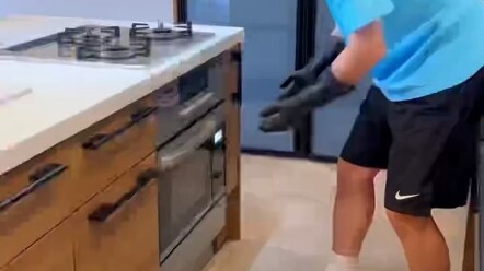 Beautiful faces are everywhere, but there’s only one hilarious Dali.