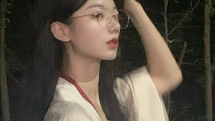 Ừm... Cổ dài sao có thể không được coi là một lợi thế chứ... Chia sẻ trang phục Hán phục hôm nay~^_^