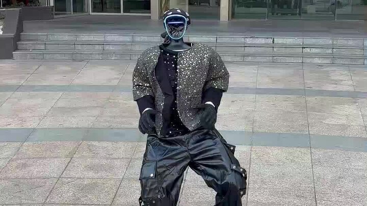 ها هو مقطع جديد #حفلة_وانغ_ليهونغ #روبوت #القوة_القصوى