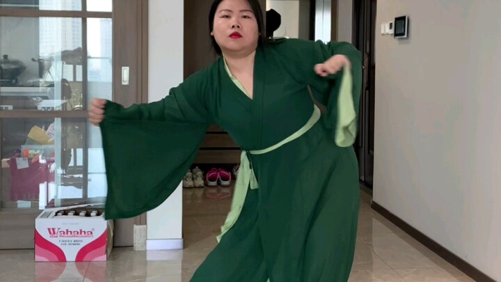 Mình có trang phục mới rồi, hôm nay mình có phải là thanh thoát thoát tục không nhỉ～Đúng là múa cổ đ