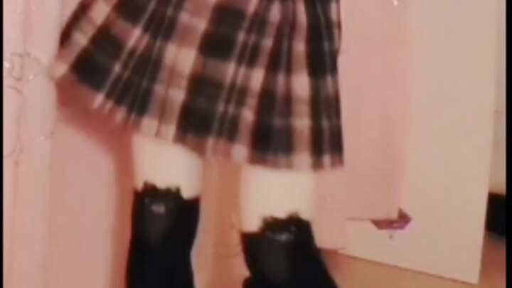 男孩子穿裙子扭胯也是可以的吧？（这就是当代一梦江湖男玩家吗）