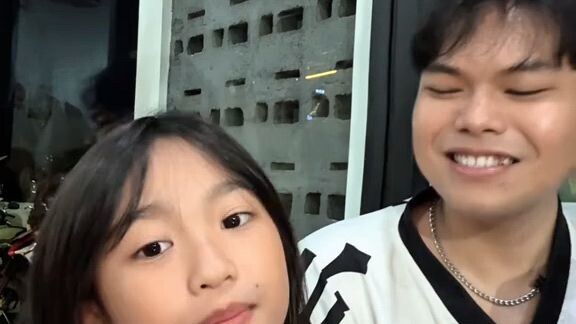 anak kecil bernyanyi dulu