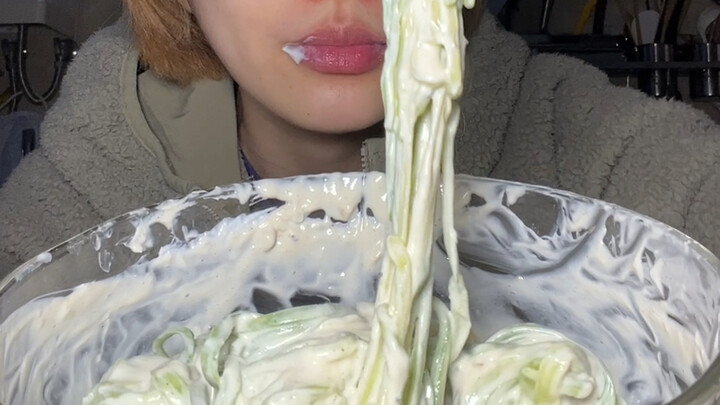 Một đĩa chỉ 100 kcal… “Mì sốt kem” không bột mì, không kem!