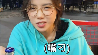 Guys, it's time for street food stalls! Hurry up and impress your girlfriend!