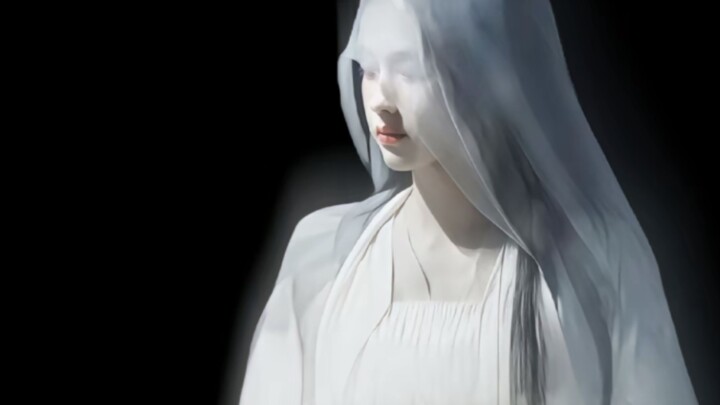 Calling this random piece-of-cloth look “creative” would be an overstatement—more like the kind of t