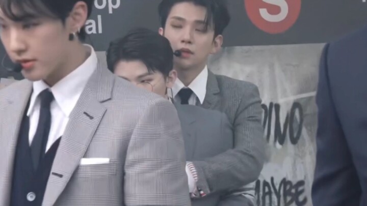 Em bé Wujie buồn ngủ