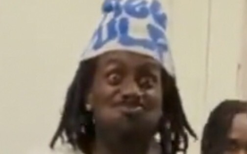 ردود فعل الأخ سريعة جدًا.