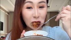 Pentol kriwil jajanan anak SD , tapi aku baru tau sekarang … enak juga yah kenyel kenyel gitu