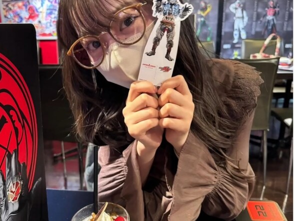 原来加布大小姐更喜欢水母哥