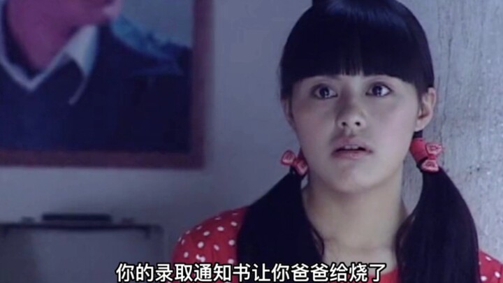 Setelah susah payah diterima di universitas ternama, gadis itu terkejut saat ayahnya malah membakar 