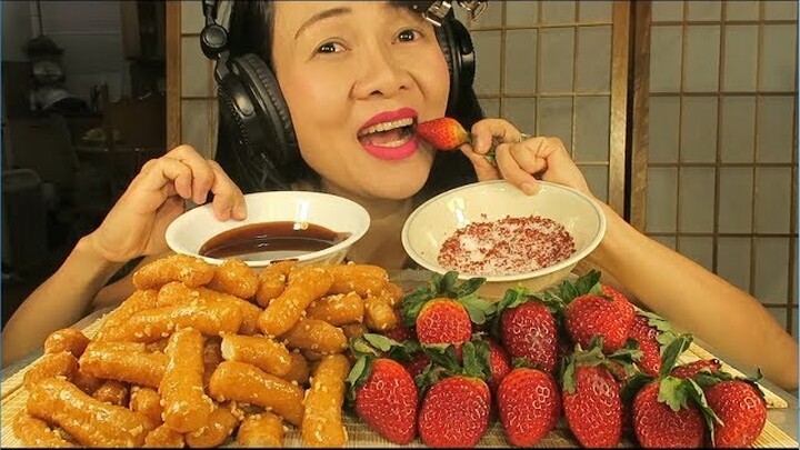 ASMR Eating strawberries with chocolate, peanuts crunch snack.