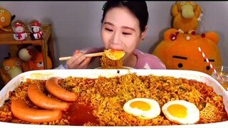 Mukbang mì cay và xúc xích #muibang