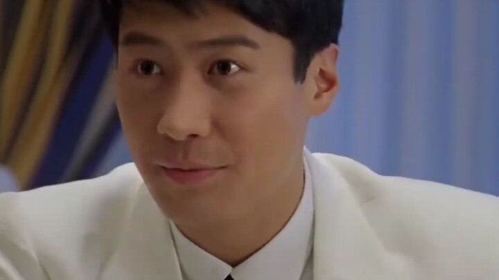 The young man pretended to be a novice and gambled for his master. Everyone looked down on him at fi