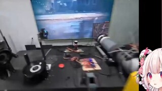 Japanese lolita was dumbfounded when she saw the red deer in "Tank Simulator 2"