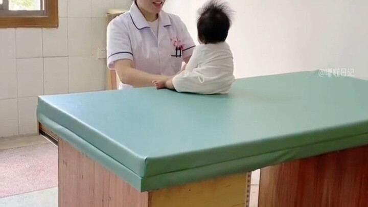 Khi những em bé người gặp phải “nhân viên kiểm tra chất lượng” chuyên nghiệp, một cảnh tượng kỳ diệu