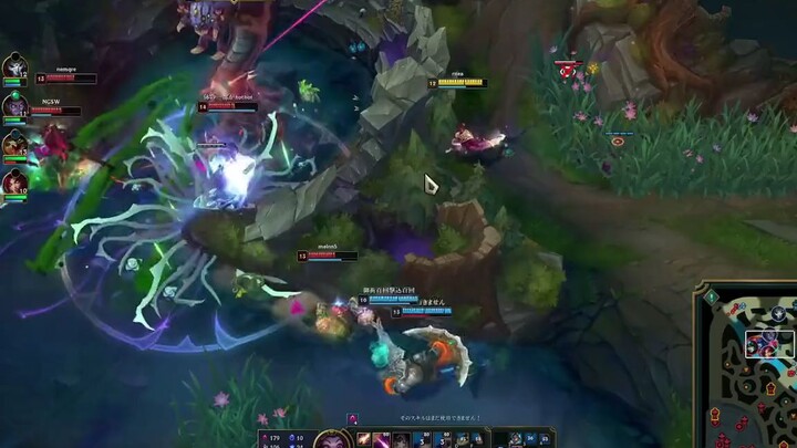 I happily play LOL with the audience every single day♪