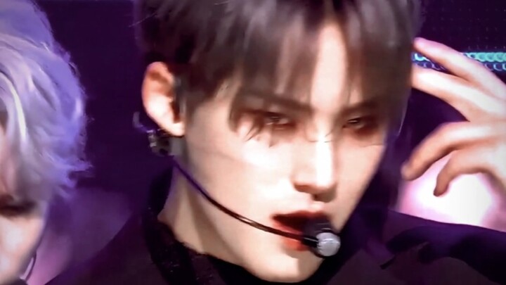 Give Kim Min-kyu 14 seconds, and he could charm the whole world to death.