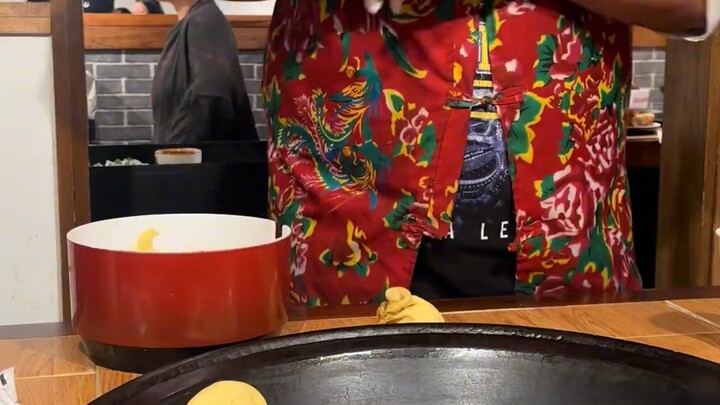 Eating a pancake foreigners stuck on me in Los Angeles
