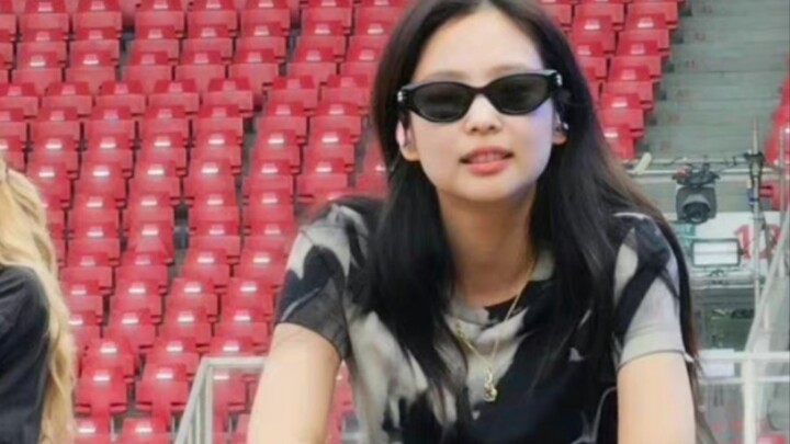 【JENNIE】ลุคซ้อมคอนเสิร์ตนี้สวยมาก ทำให้พี่จีนนี่หล่อจนใจละลายเลย!