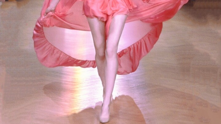 Warning: High energy ahead! Girls wearing fairy-like dresses in summer are truly unbeatable!