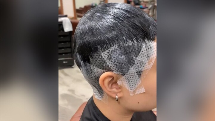 Finally, we have found the audience for the “Korean perm” hairstyle. Maybe men with coarse hair can 